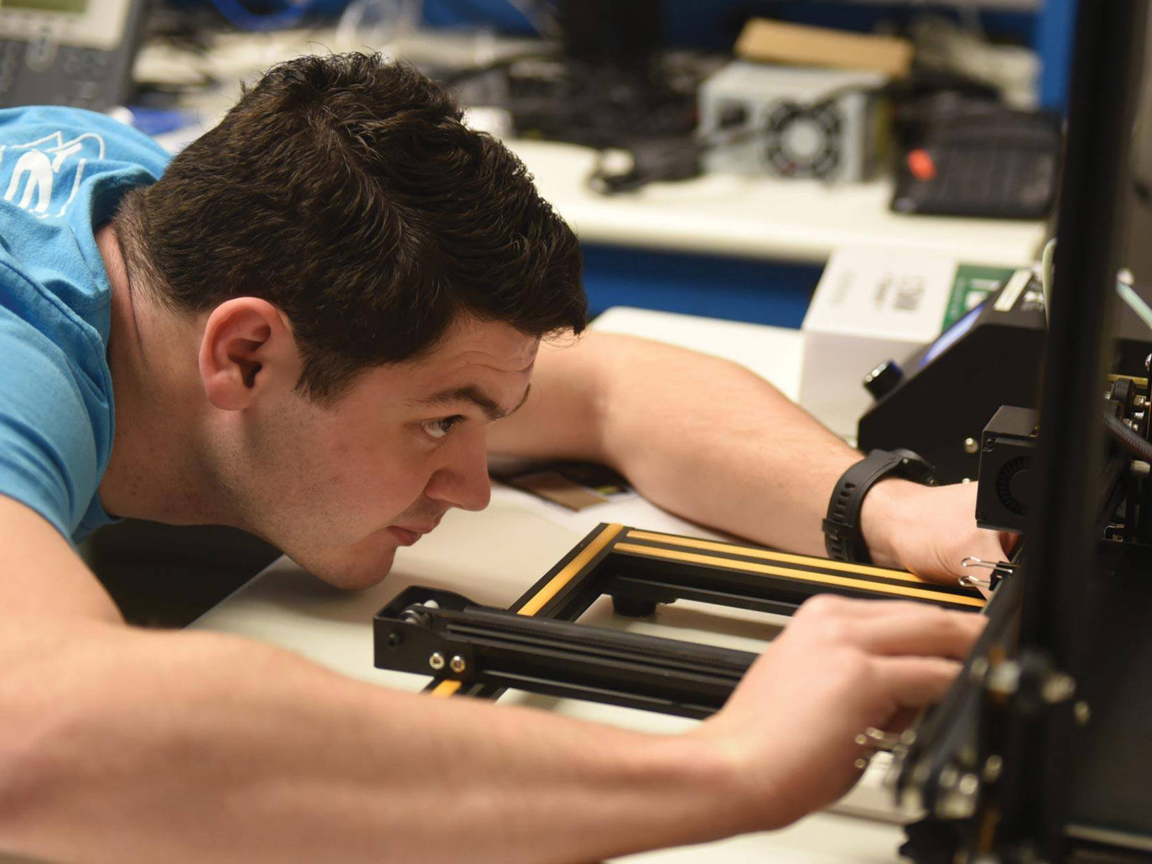 Andrew McCurry using the 3D Printer in the SEP Maker Space.